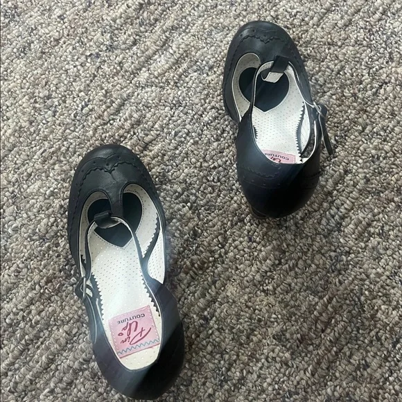 Unique Vintage Black T-Strap Heels - Picture 3 of 9